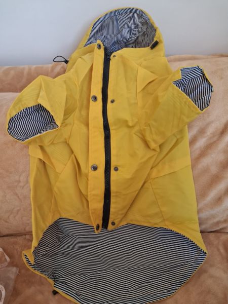 2 neue gelbe Wind/Regenjacken zu verkaufen