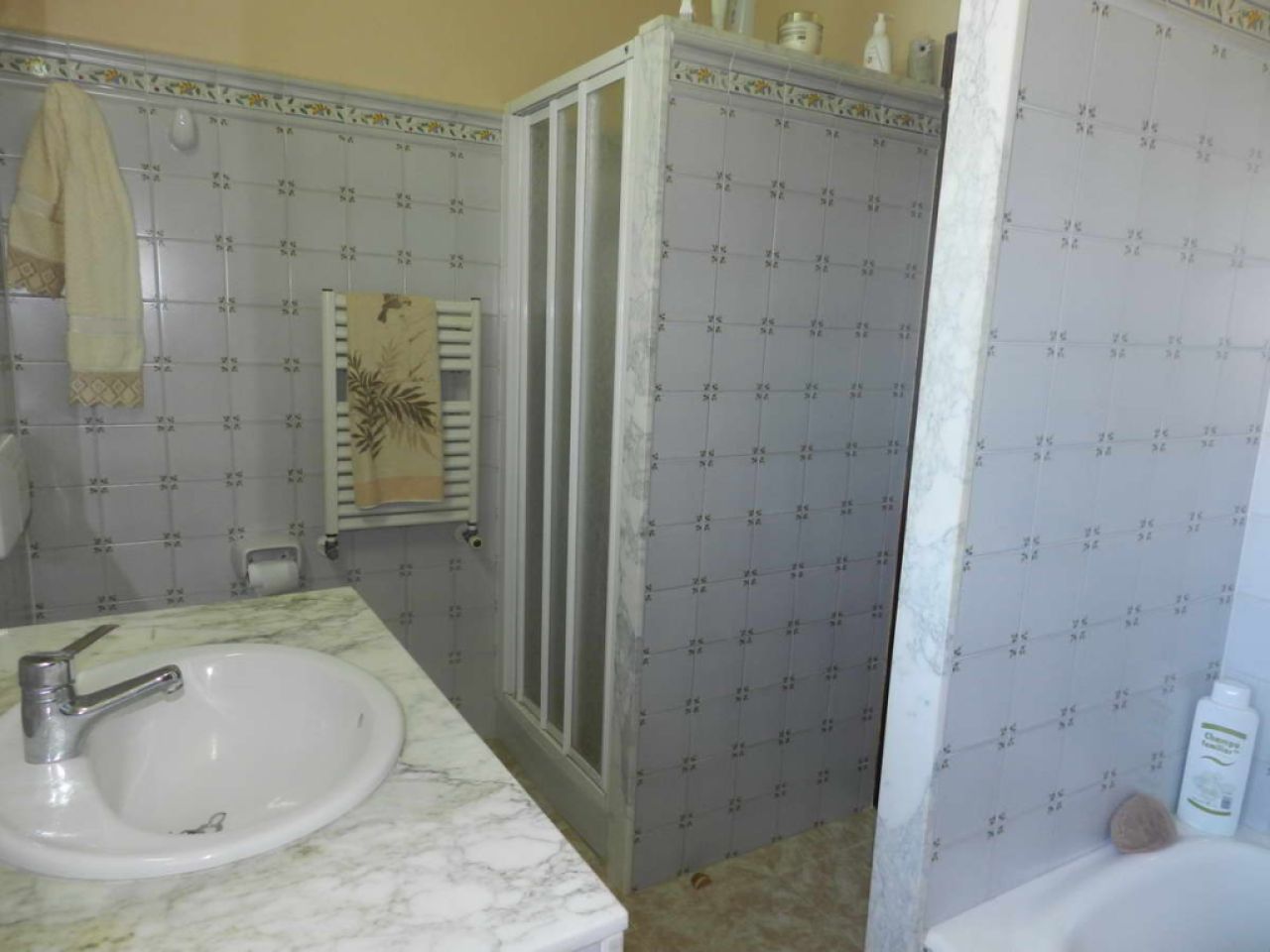 3 stöckiges Chalet mit Ölheizung, Pool in 1. Linie der Bucht Cala Marsal- PC -- CH 40a