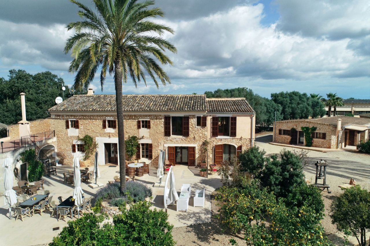 Agroturismo hotel for lease