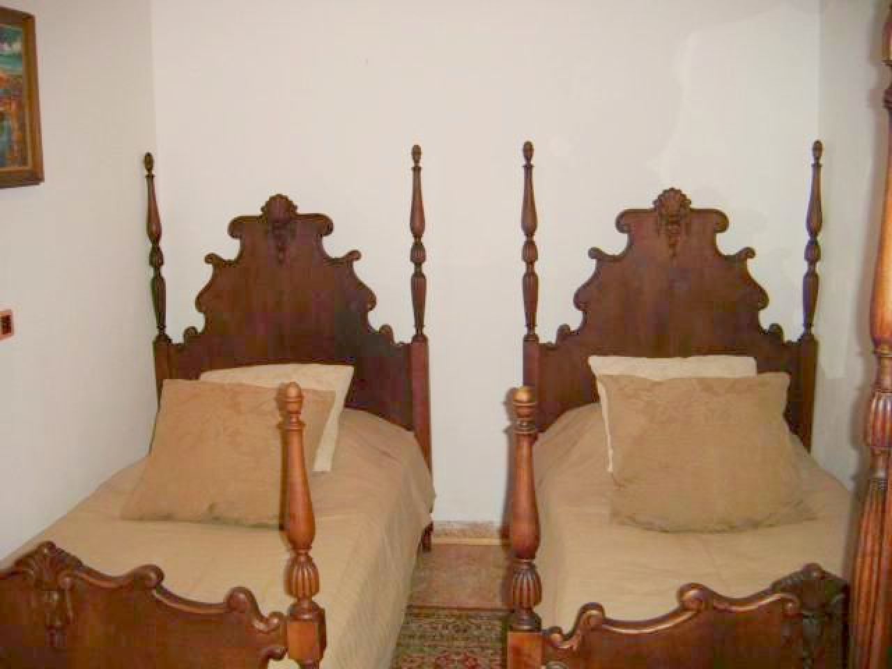 Antikes Schlafzimmer komplett 2 Betten Schrank Kommode Nachttisch Spiegel