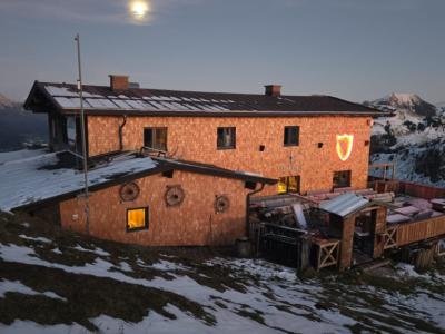 Dach- und Fassadenhandwerker mit über 22 Jahren Erfahrung jetzt fest auf der Insel