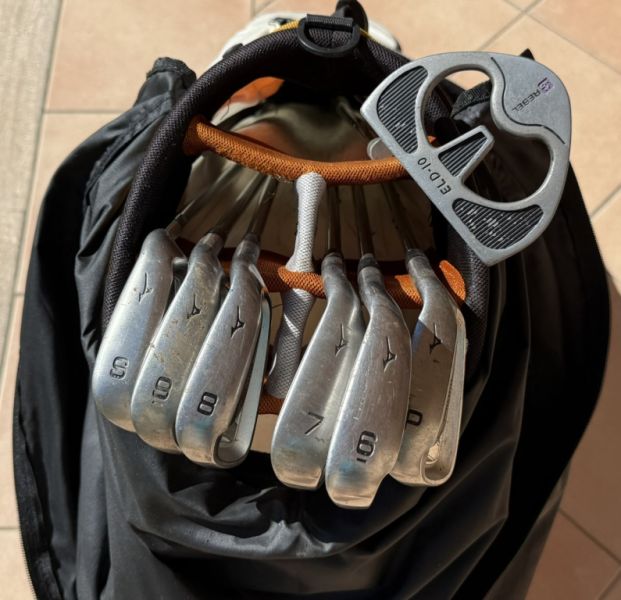 Damen-Golftasche mit komplettem Schlägersatz inkl. diverse Driver