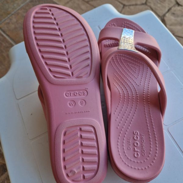 Elegant Crocs, Brand New Size W9