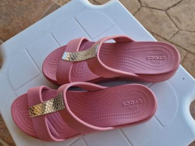 Elegant Crocs, Brand New Size W9
