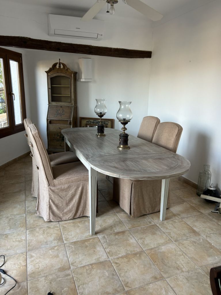 Esstisch aus Holz 145 cm, ausgeklappt 240 cm (oval) – für 4 bis 6 Personen