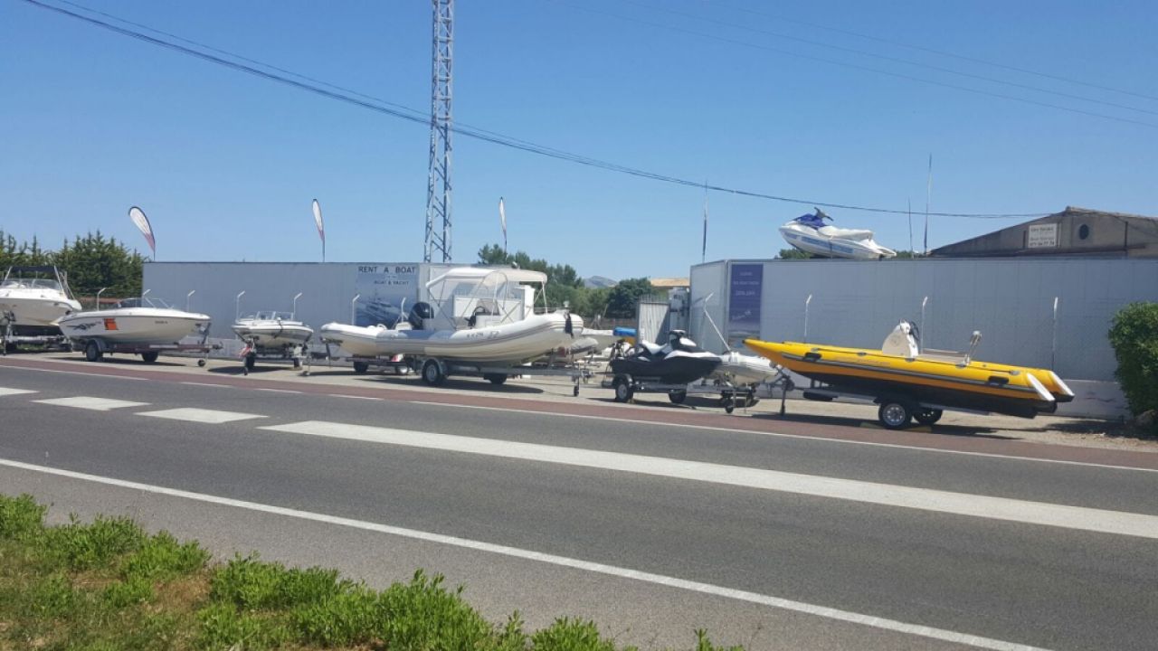 GRATIS - Lager Bootslagerung Storage von Boot Fahrzeug Stellplatz oder Hallenplatz