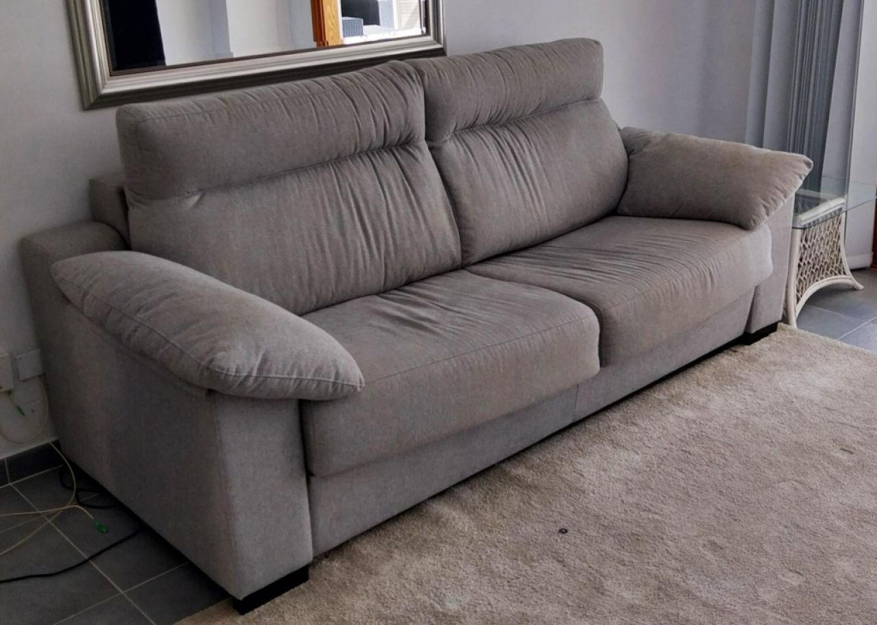 Graues Schlafsofa