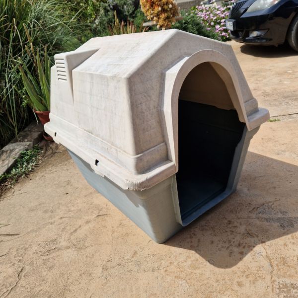 Große Hundehütte, sehr stabil