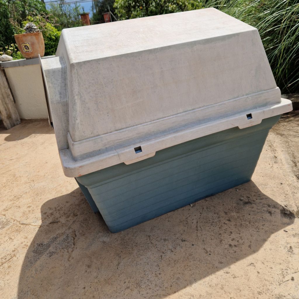 Große Hundehütte, sehr stabil