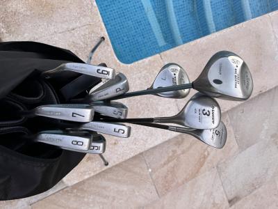 Herren Golfset mit Schlägersatz z.t. Callaway und Bällen