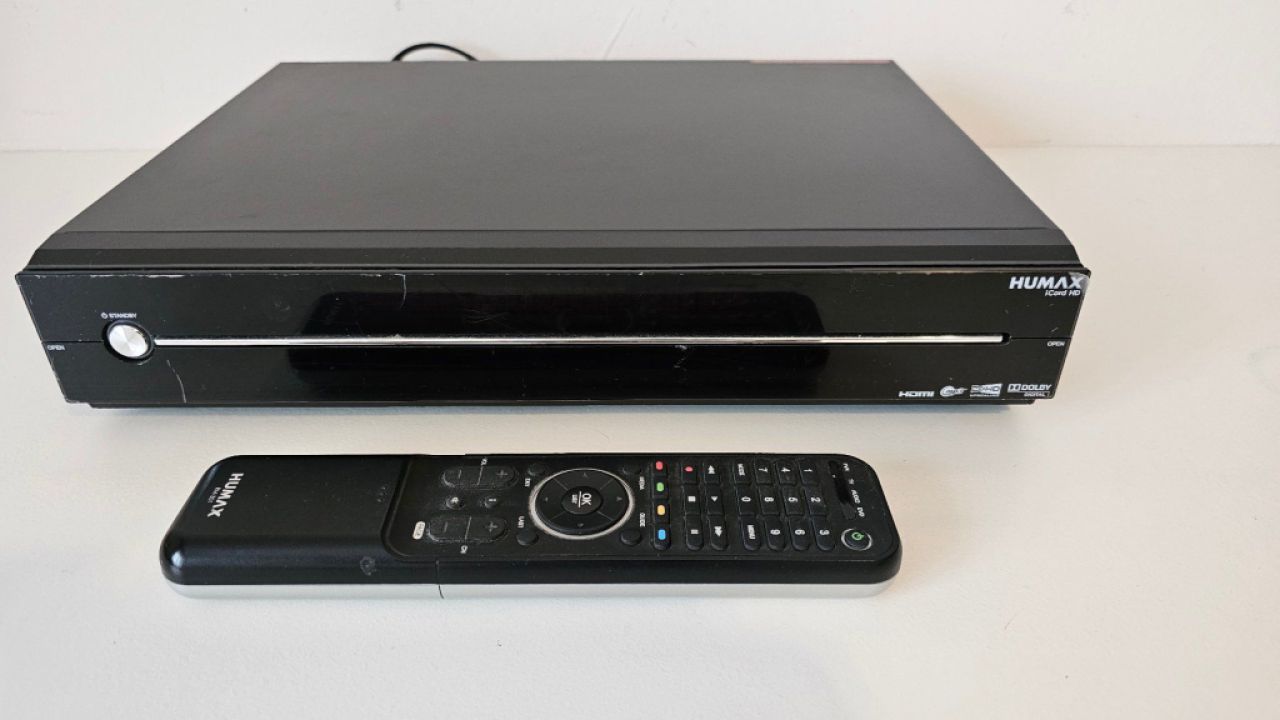 Humax Sat-Receiver mit eingebauter Festplatte für Aufnahmen