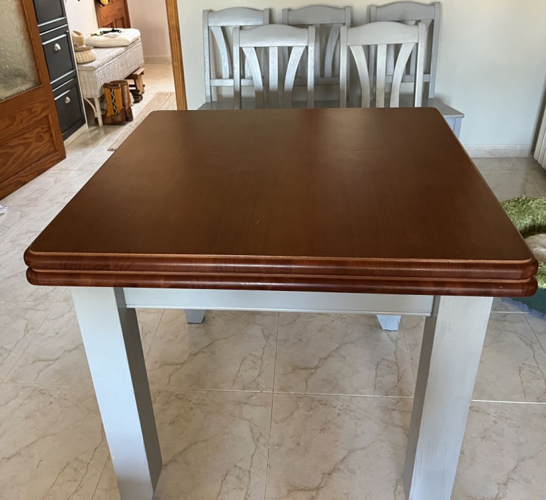 Kleiner Holz Esstisch