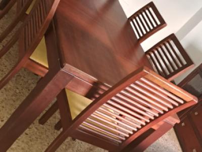 Komplettes Wohn- und Esszimmer