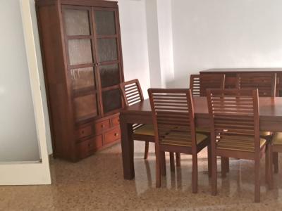 Komplettes Wohn- und Esszimmer