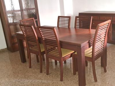 Komplettes Wohn- und Esszimmer