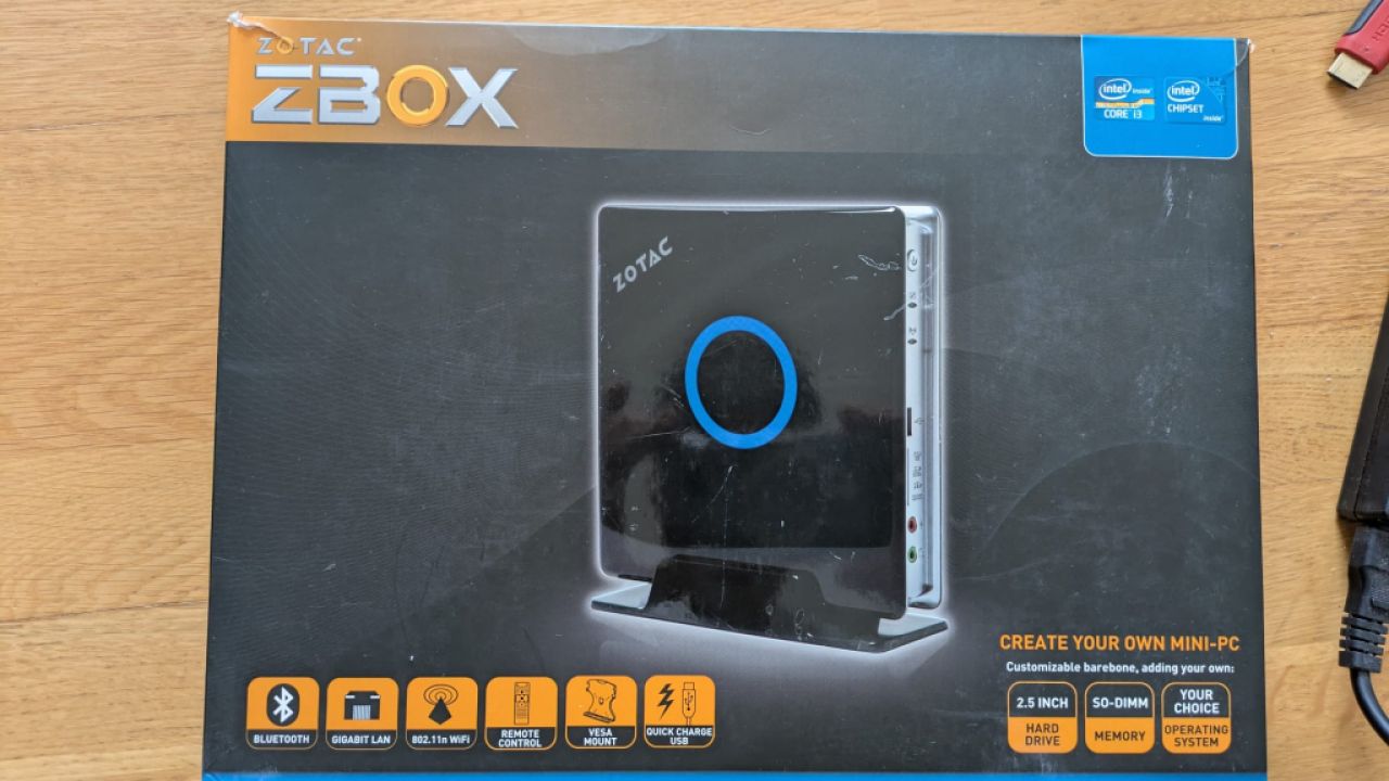 Komplettset ZOTAC ZBOX ID82 + LG-Monitor + Tastatur und Maus