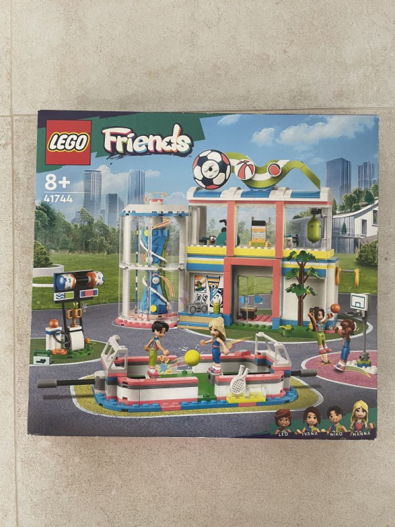 LEGO Friends – Sportzentrum (41744) (Originalverpackt und ungeöffnet)