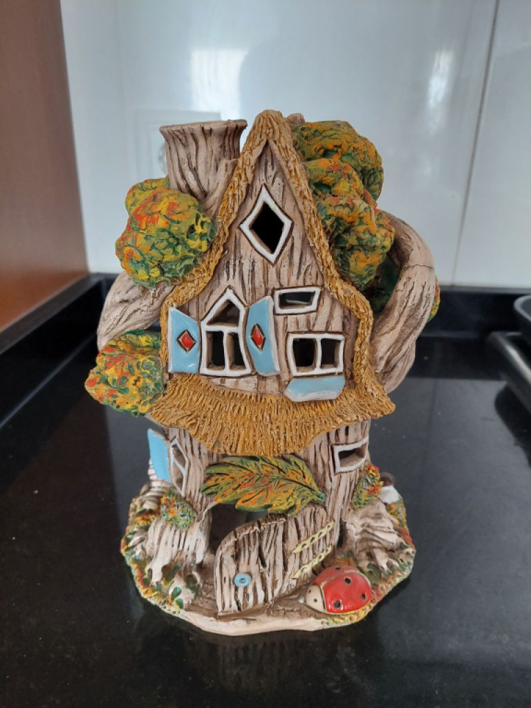 Märchenhaus Duftlampe – für Öl, Räucherkegel und Räucherstäbchen