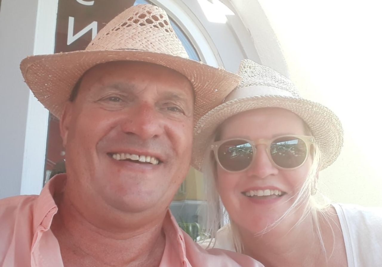 Manager couple offers their services!