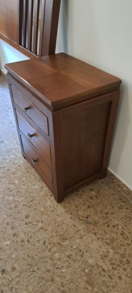 Nachttische und Kopfteil für 150-cm-Bett