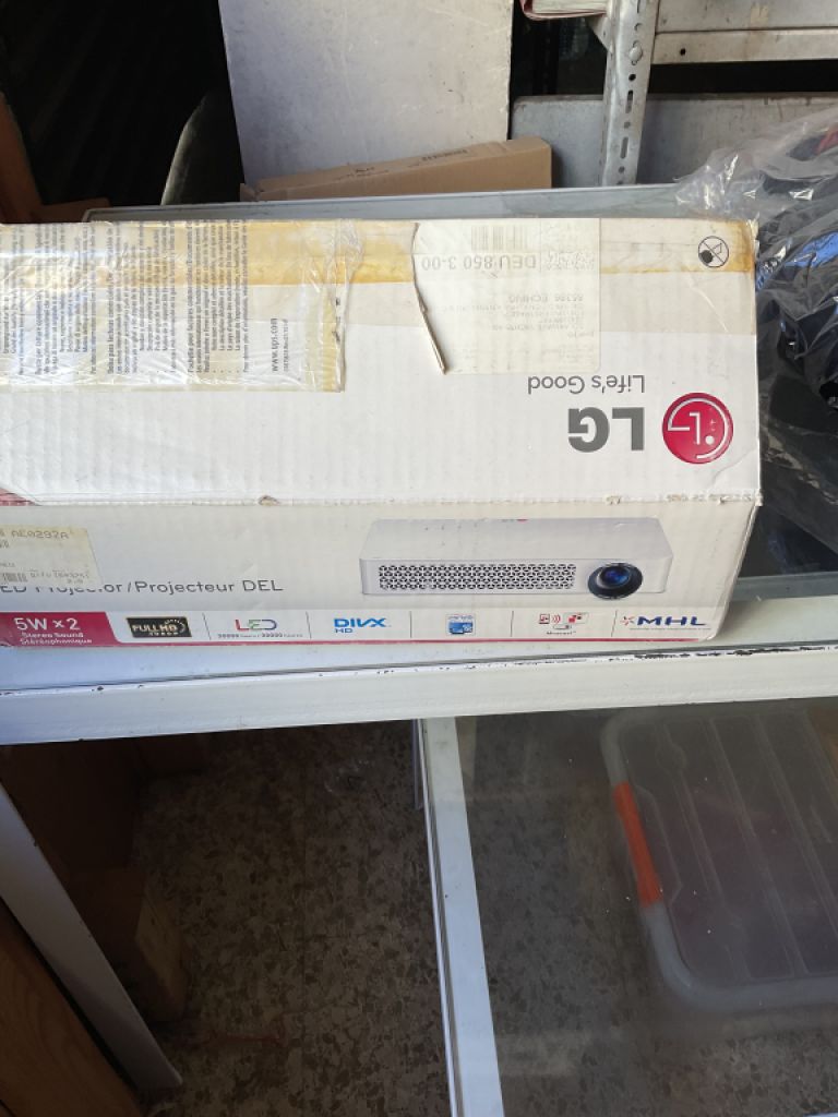 neuer LG DPL Projektor PF80G