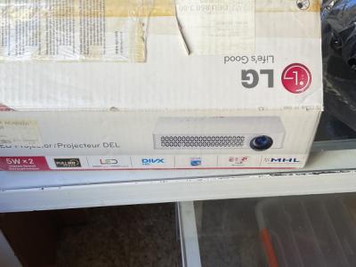 neuer LG DPL Projektor PF80G