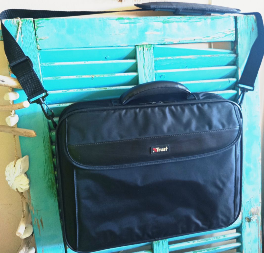 Neuwertige Tasche Laptop Notebook Handgepäck