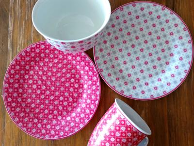 Neuwertiges Café Set aus hochwertiger Keramik handbemalt