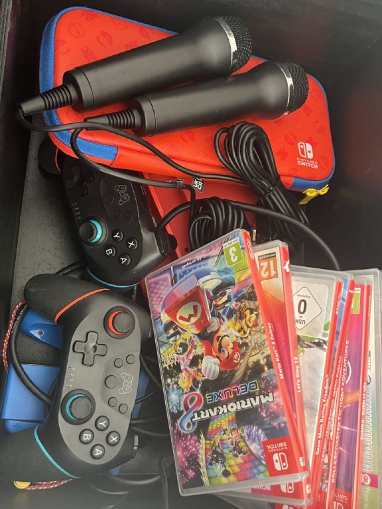 Nintendo Switch incl. Games, Controller / Set Handheld Game Console 15.8 cm (6.2") 32 GB