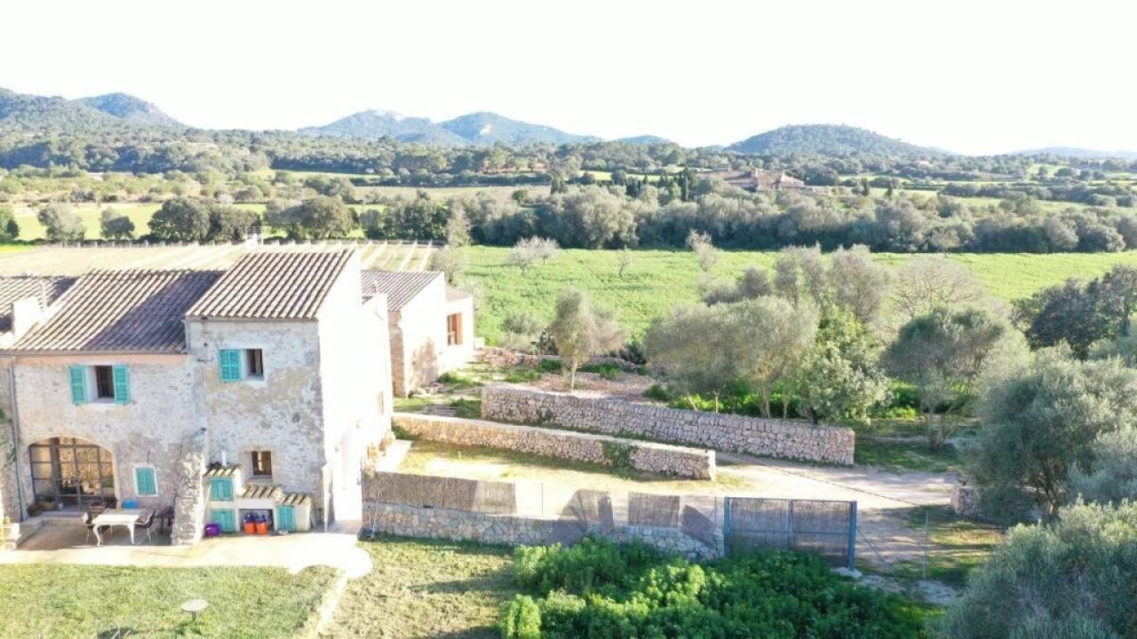 Restaurierte 2 Etagenfinca - typisch mallorquin - mit kleinem Grundstück bei Felanitx --- F 165 VK