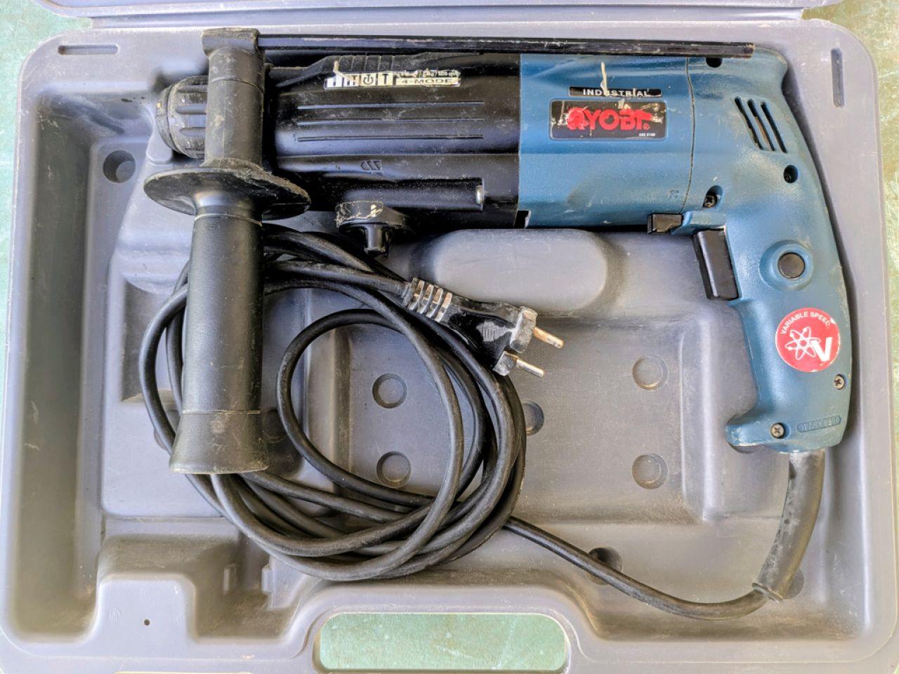 RYOBI Bohrhammer Modell Industrial 230 Volt - 750 Watt.
