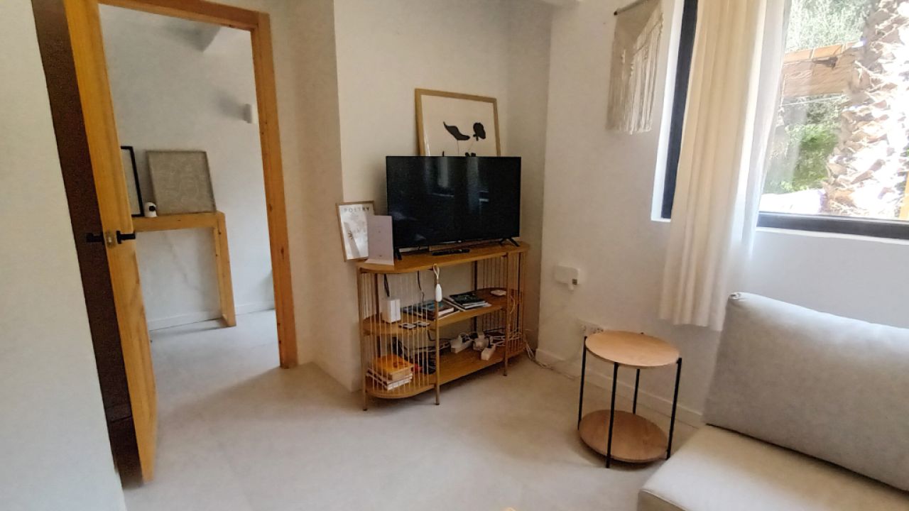 Saison: Modernes Parterrechalet in waldiger Lage nahe der Bucht Cala LLombards --CH 12 T