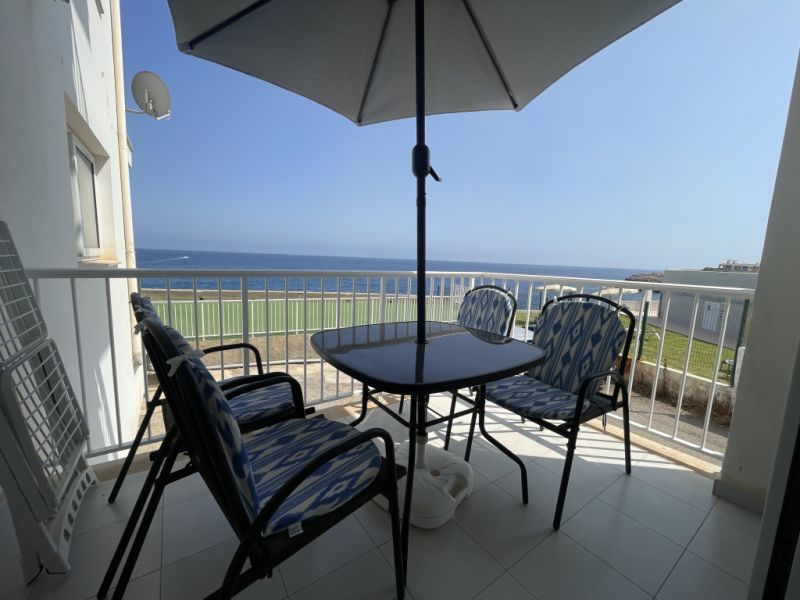 SAISON: Parterreapartment mit Pool und AC, Kamin in 1. Linie der Küste von Porto Colom -- AP 159 T