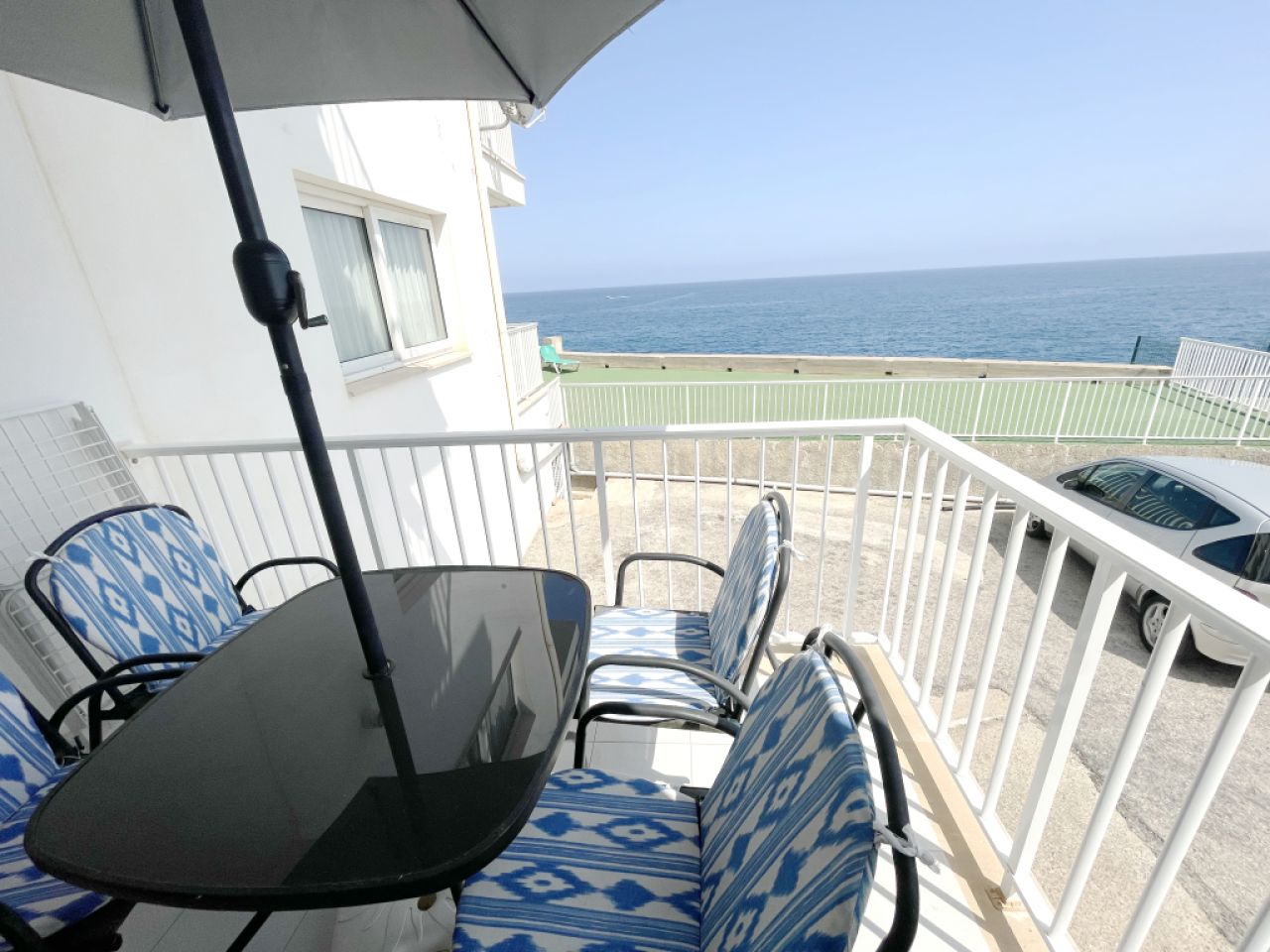 SAISON: Parterreapartment mit Pool und AC, Kamin in 1. Linie der Küste von Porto Colom -- AP 159 T