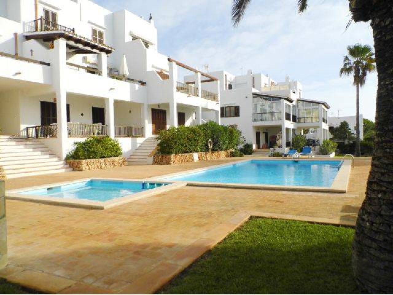 SAISON: Schönes Apartment mit Pool in 1. Linie der Küste von Cala Dor  - AP 132