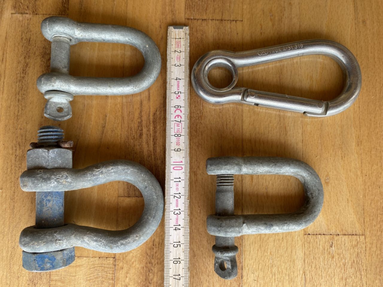 Schekel und Karabiner