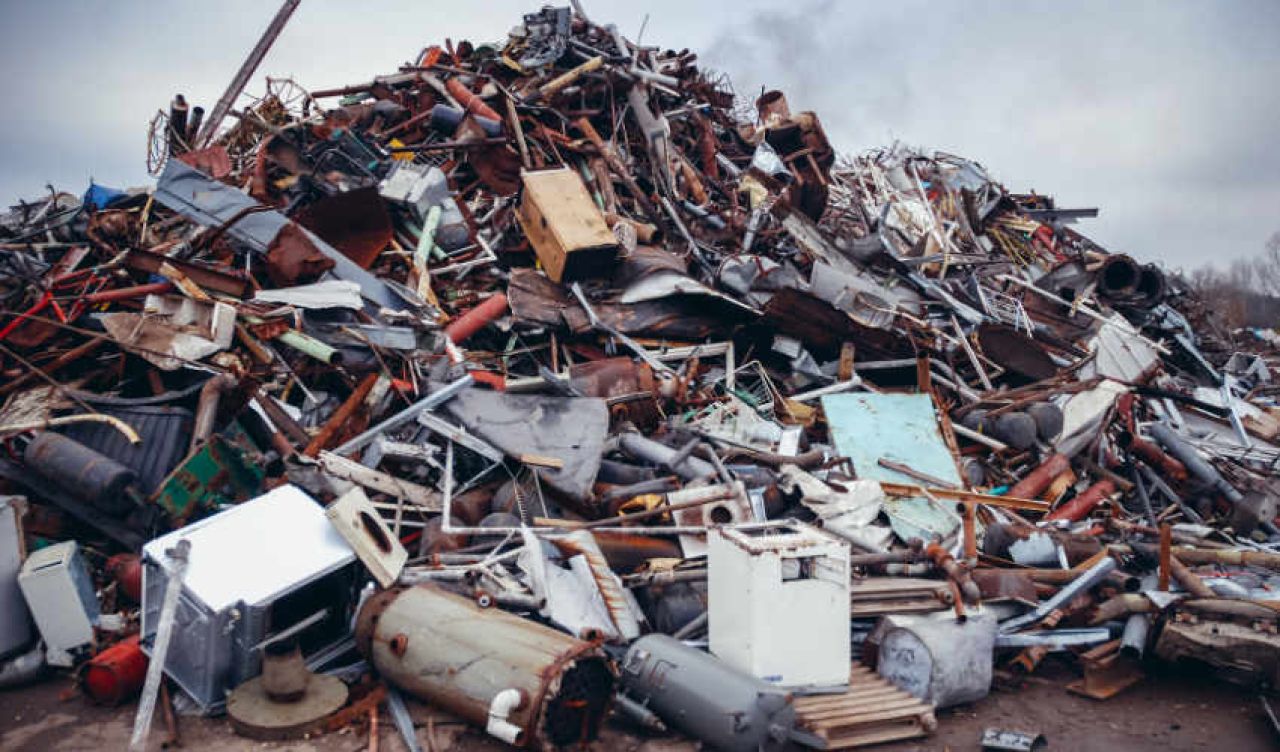 Schrottabholung und Reinigung