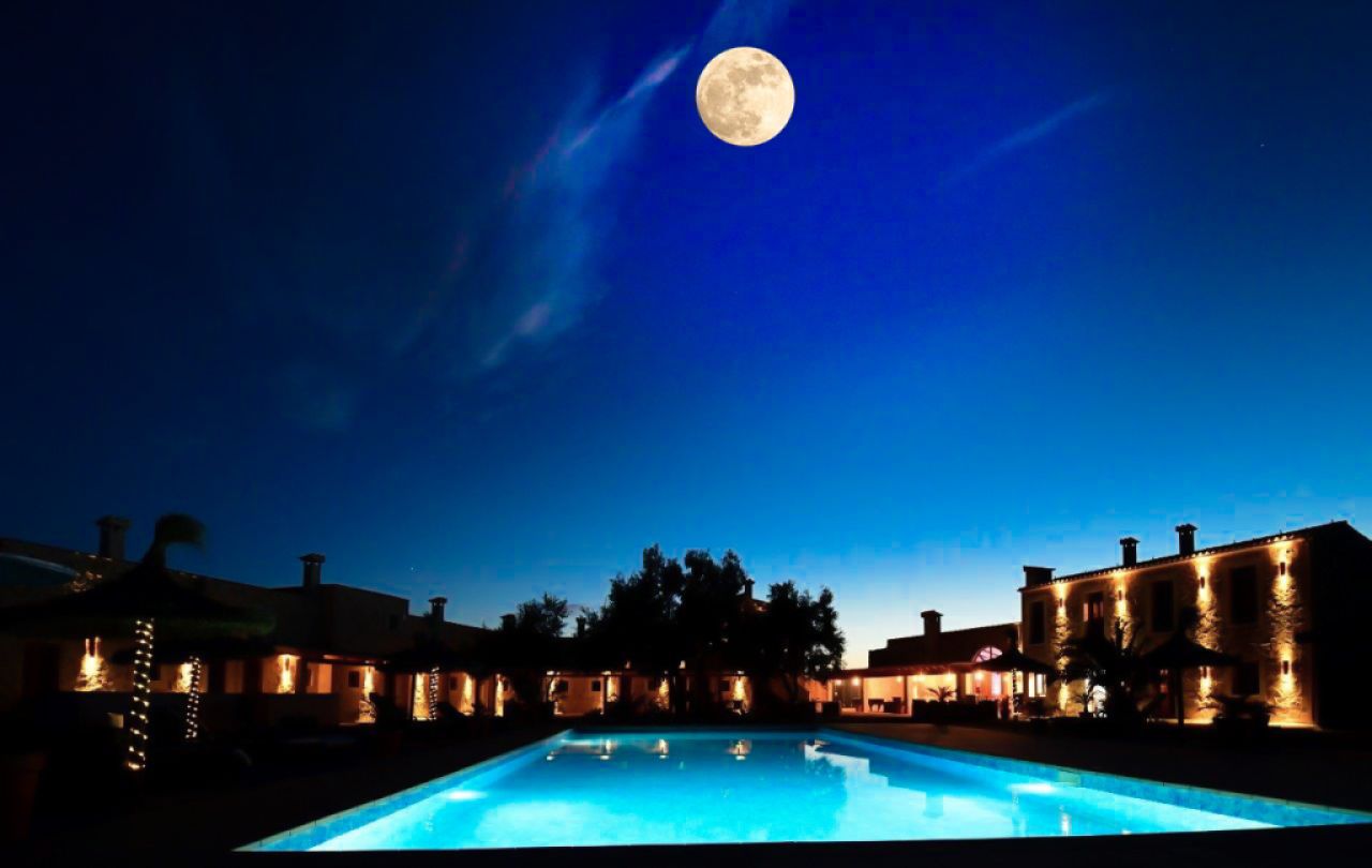 Servicekraft für Landhotel Zimmer vorhanden.