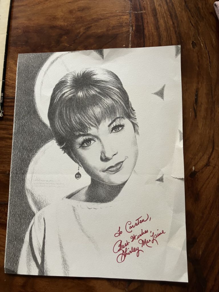 Shirley MacLaine  Autogramm