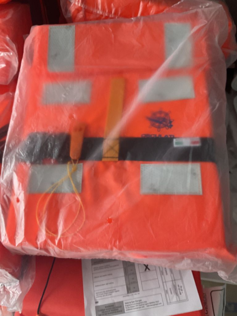 verschiedene Schwimmwesten