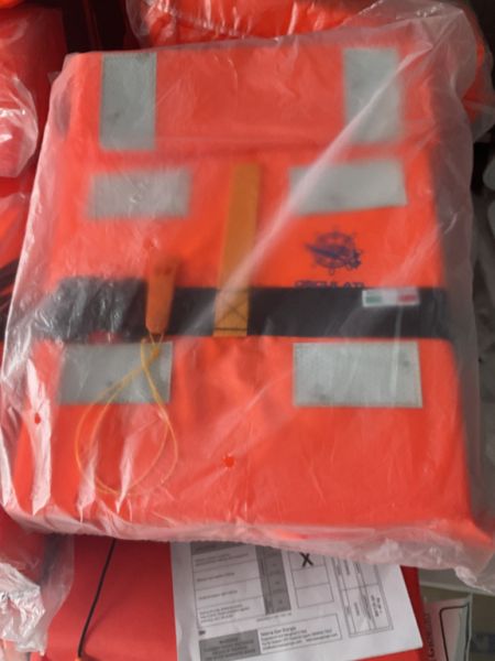 verschiedene Schwimmwesten