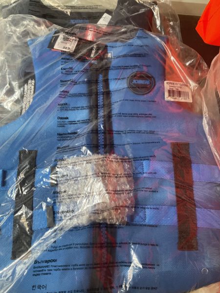 verschiedene Schwimmwesten