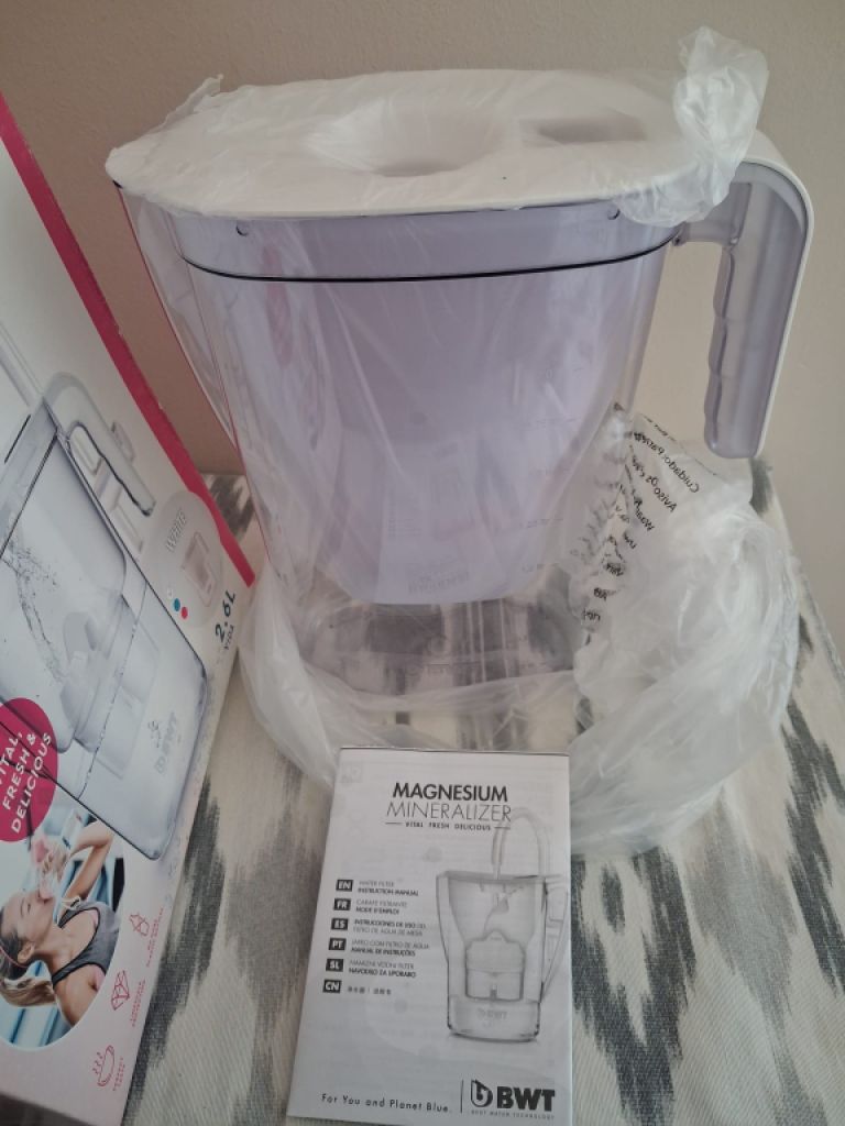 Wasserfilter weiß N E U, 2,6 Liter , Filter 1,4 Liter