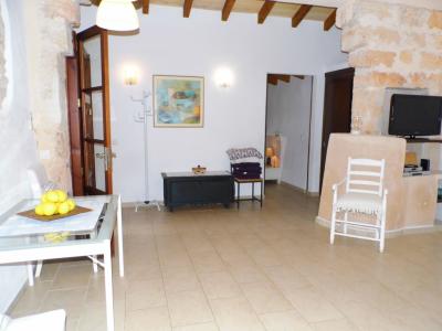 WINTER: Ground floor modern cottage near Manacor --- F 250 c WT