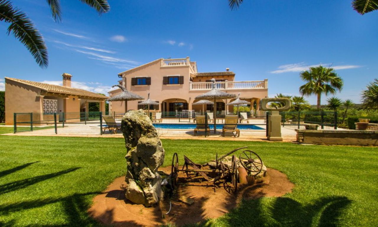 Winter: Grosse Finca mit Heizung, Pool und BBQ zwischen Ses Salines und Colonia St. Jordi -- F 37 WT