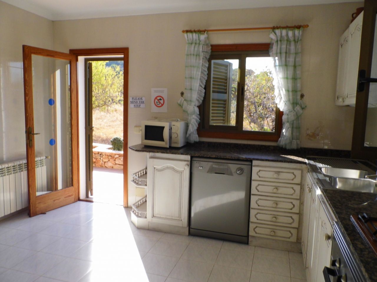 WInter: Schöne Finca mit Heizung und Meerblick bei S Horta --- F 12 WT