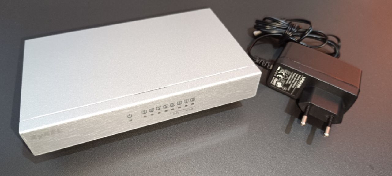 Conmutador Ethernet de 8 puertos Zyxel GS-108B v2